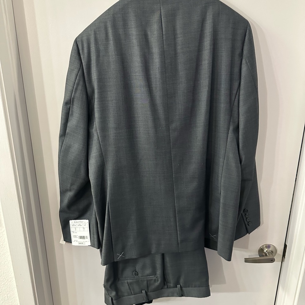 Calvin Klein Men's Size 44 Wool Grey Suit & 37W $699 NWT - Picture 8 of 8